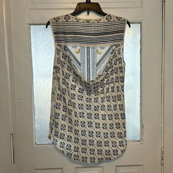 BCBG MaxAZRIA Women’s Light cream sleeveless patterned blouse cut out back med - Picture 5 of 6